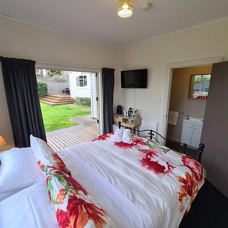 Central Masterton Sleepout Bagian luar foto
