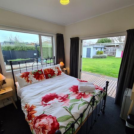 Central Masterton Sleepout Bagian luar foto