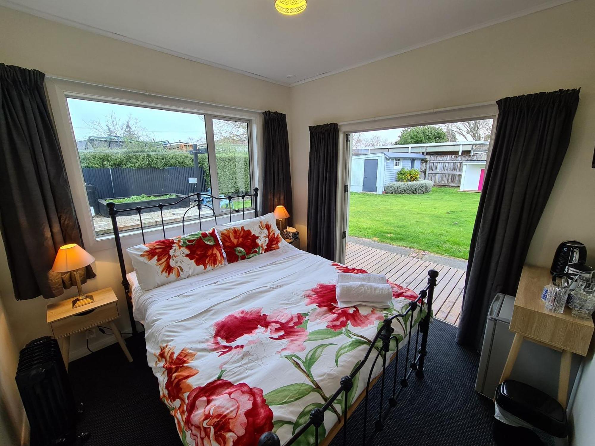 Central Masterton Sleepout Bagian luar foto